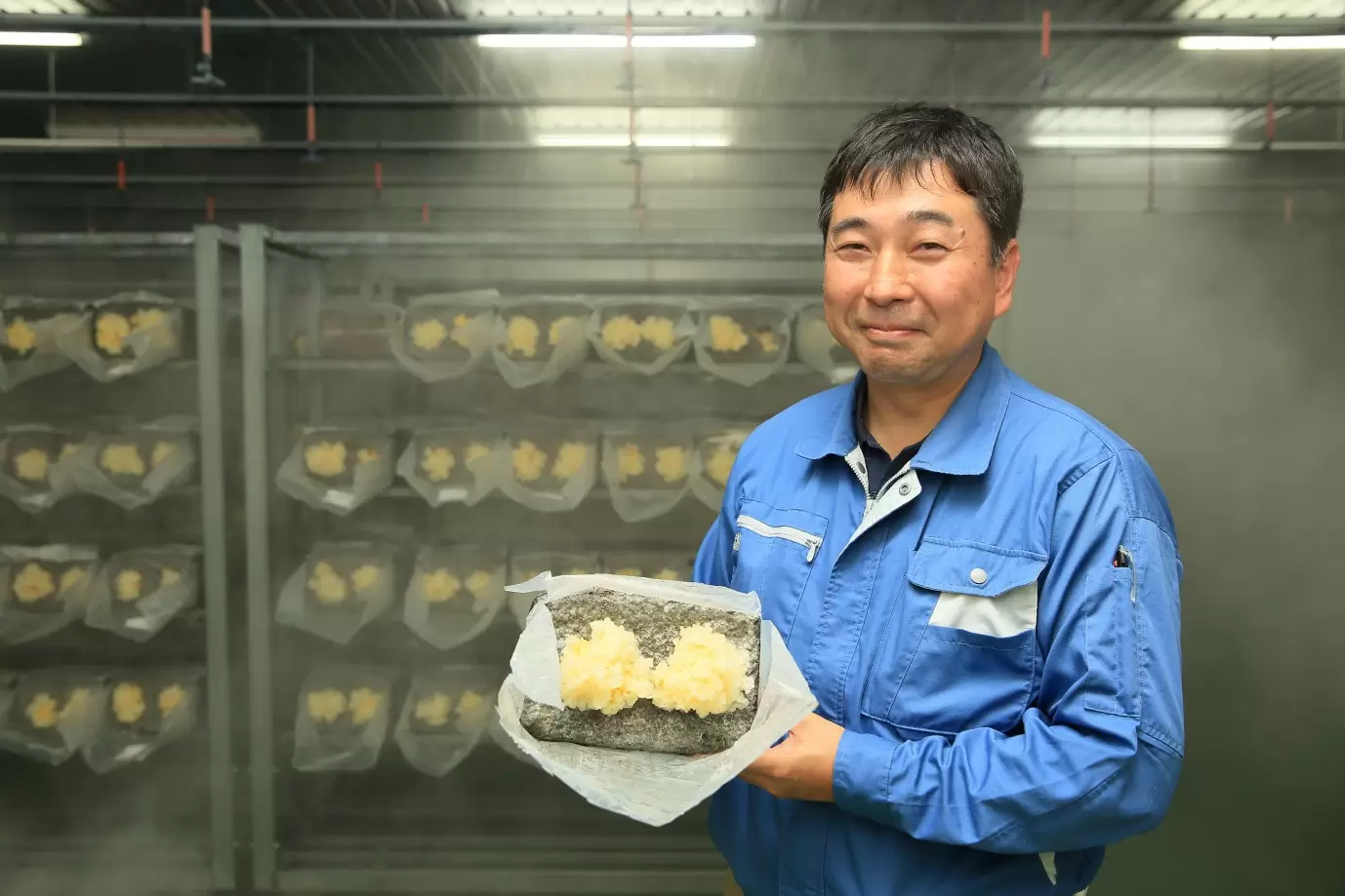 代表取締役社長の安藤弘幸さん。「美容や健康にも効果が期待される白きくらげを多くの方に使ってほしいです」